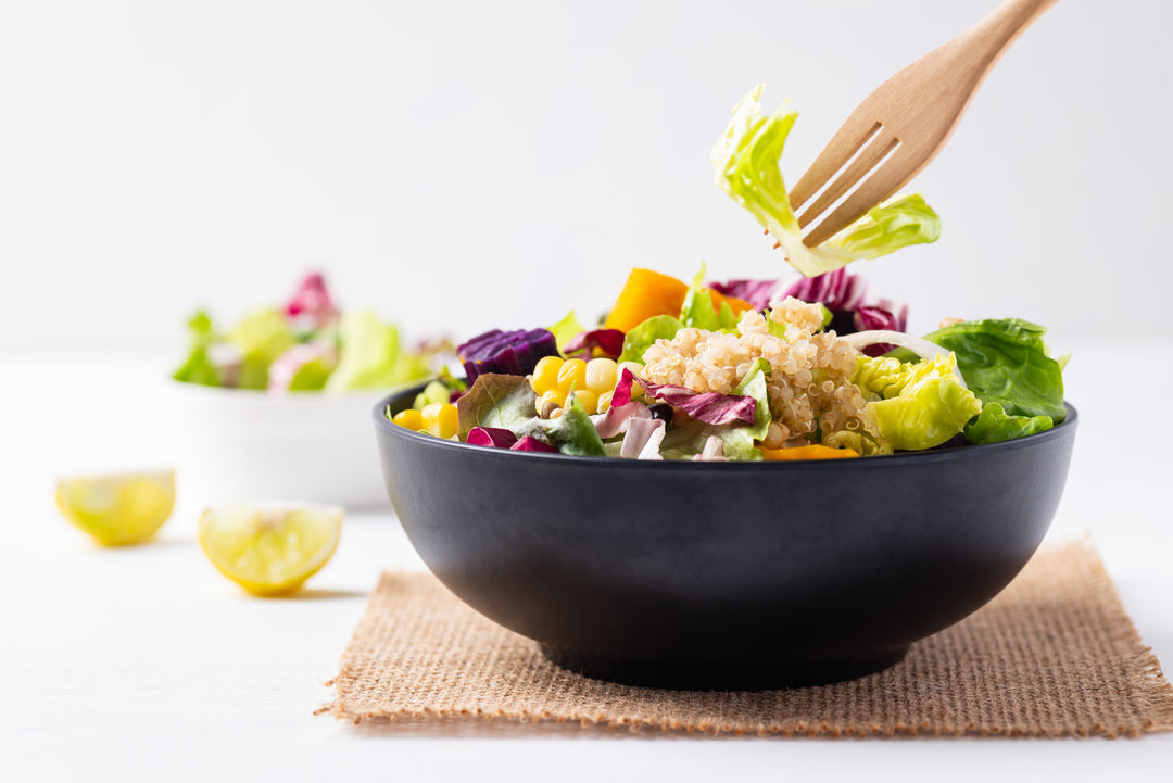Yüksek Proteinli Salata Tarifleri: Tavuklu ve Ton Balıklı Öğün Salataları